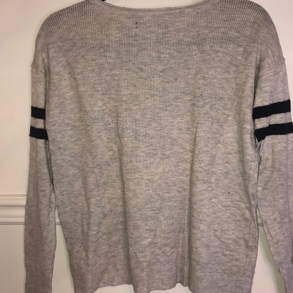 Light grey very soft American eagle top - Picture 5 of 6